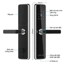Khóa cửa inox mở bằng vân tay với cấu tạo chi tiết bao gồm màn hình cảm ứng, vùng thẻ từ, cảm biến vân tay bán dẫn và cổng cấp điện khẩn cấp.