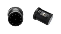 Chi tiết cổng cấp nguồn khẩn cấp USB và ổ cắm chìa khóa cơ dự phòng ở mặt dưới tay nắm khóa Kenitsu MDB