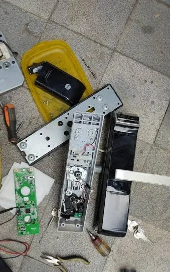 Thay Ổ Khóa Cơ Khóa Vân Tay Yale Tại Hà Nội: Tận Nhà, Nhanh Nhất 24/7 13 dịch vụ thay lõi khóa điện tử yale tận nhà chuyên nghiệp tại hà nội