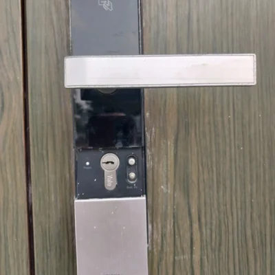 thay ổ khóa cơ khóa vân tay yale 3109 chính hãng tận nhà tại hà nội