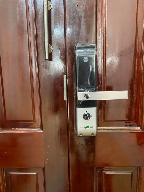 Thay Ổ Khóa Cơ Khóa Vân Tay Yale Tại Hà Nội: Tận Nhà, Nhanh Nhất 24/7 8 hướng dẫn thay ruột khóa thông minh yale 3109 tận nhà nhanh nhất
